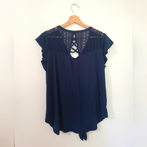 Junior's No Boundaries Navy Top - Picture 2 of 5